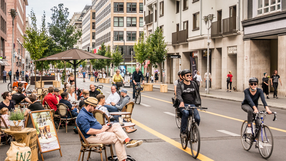 Urban Design│The Human Scale of the Public Realm  Planning for Improved  Walkability and Bike Access at UMKC