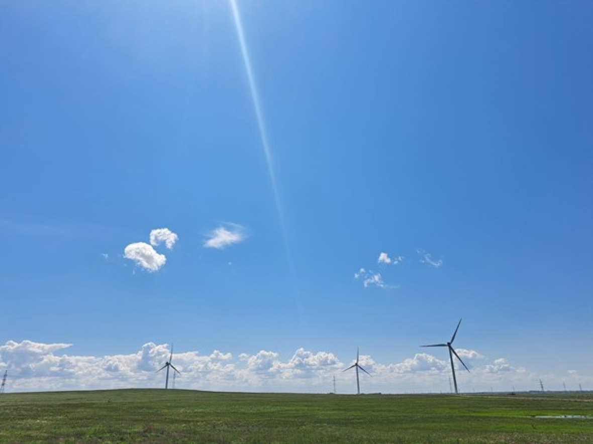 Vestas-Windturbinen in der kasachischen Steppe im Windpark Astana Expo-2017 in Nordkasachstan.