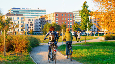 Park und Wohnanlagen in Vilnius: Wenn Wohnungen zentral und in einem grünen Umfeld gelegen sind, können sich Menschen eher mit einer reduzierten Wohnfläche anfreunden.